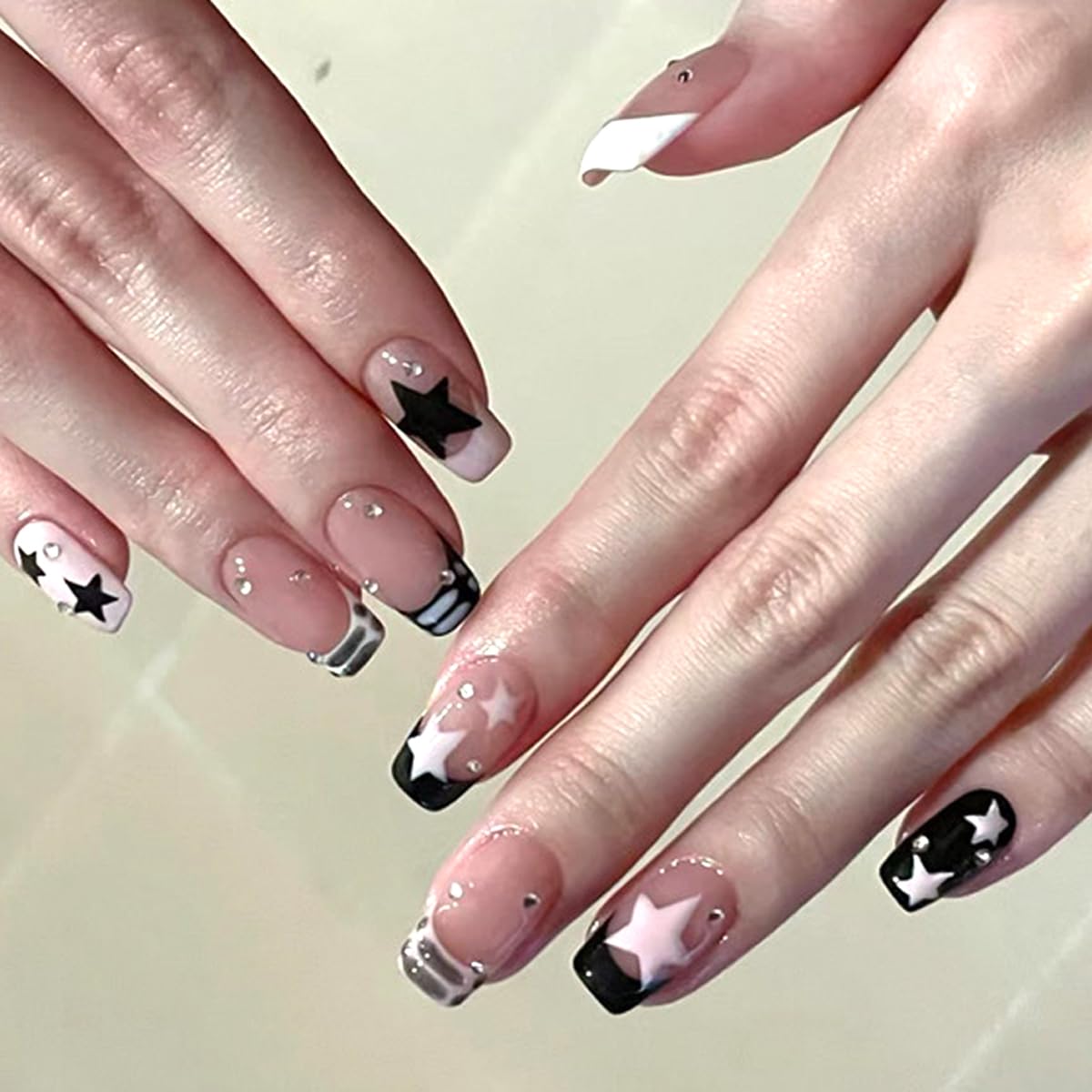 Short Star Press on Nails SquareFrench Fake Nails with RhinestonesShiny Stars Designs Nude False Nails Full Cover Stick on Nails Accessories Press on Nails for Women24Pcs