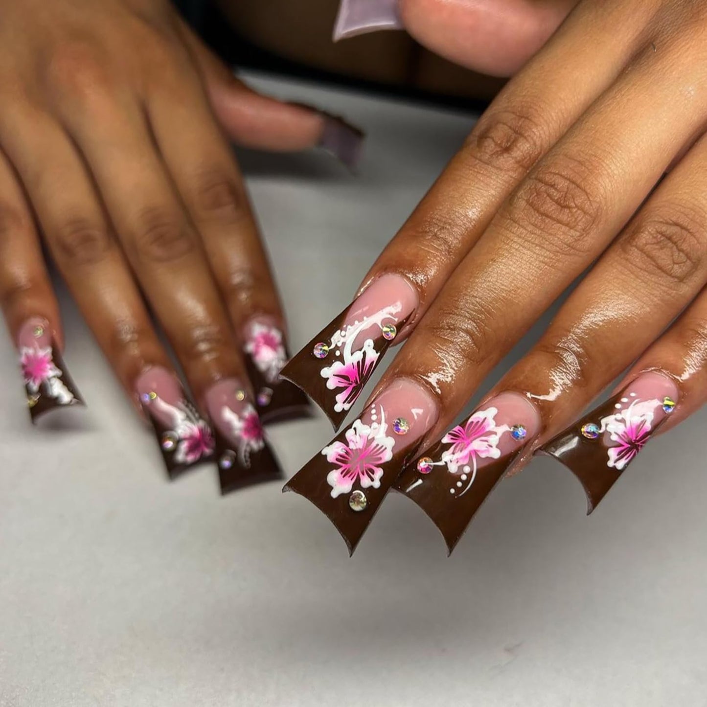 24Pcs Brown French Tip Press on Nails Duck Nails Press on Medium Flower & Rhinestone Designs Duck Nails Full Cover Duck Nail Tips Duck Feet Glossy Acrylic Fake Nails for Women Summer Daily Wear